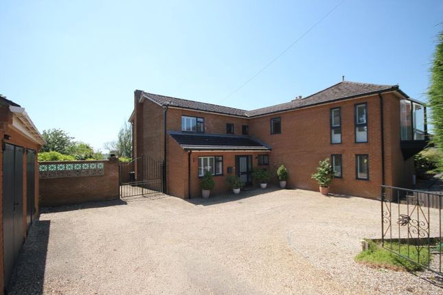 6 bedroom detached house for sale