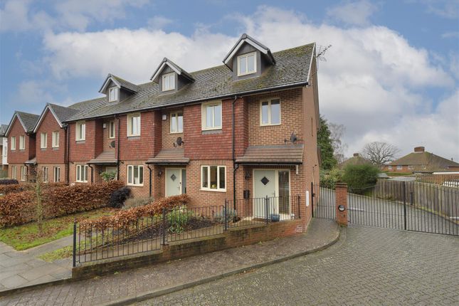 Maidstone Road, Paddock Wood 4 bed end of terrace house for sale