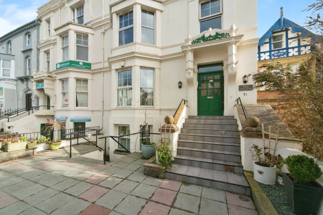 3 bedroom flat for sale