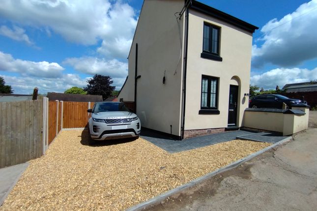 2 bedroom detached house for sale