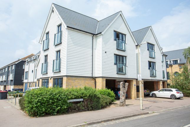 Westmeads Road, Whitstable, CT5 2 bed flat for sale