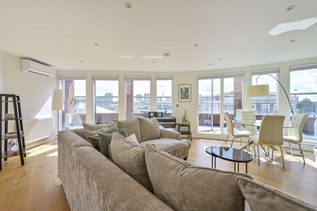 Coombe Road, Kingston, Kingston Upon... 3 bed flat for sale