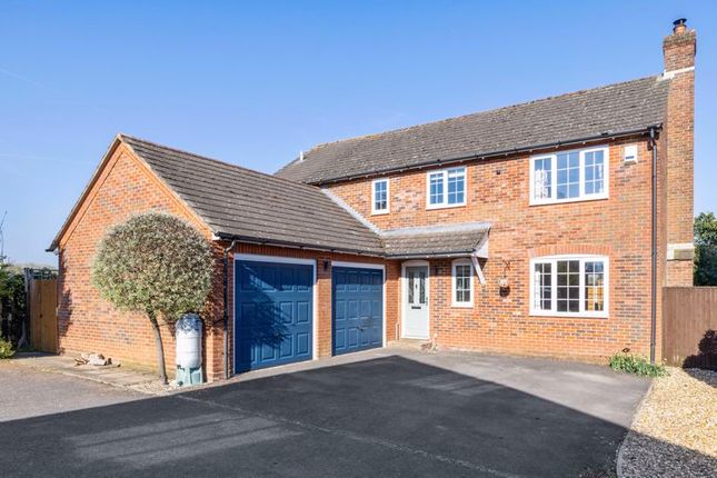 Oakwood Close, Chichester 4 bed detached house for sale