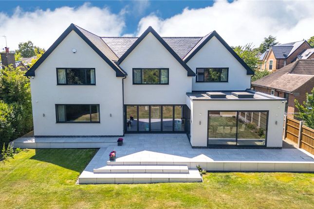 5 bed detached house
