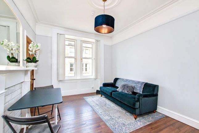 31/6 Gardner's Crescent... 2 bed flat for sale