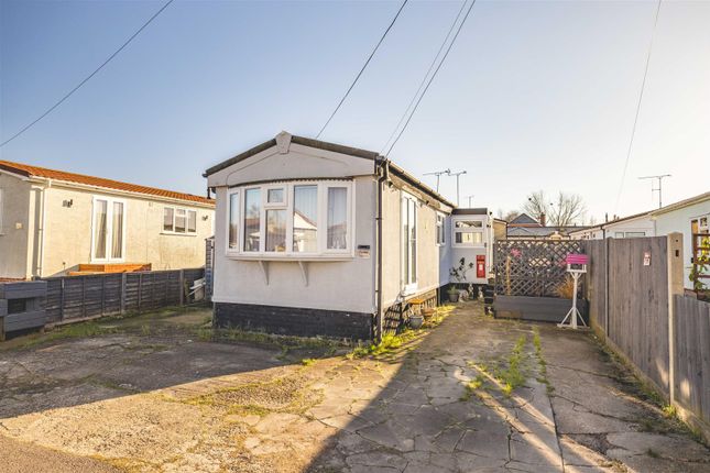 Cranbourne Hall Park, Winkfield, Windsor 1 bed mobile home for sale