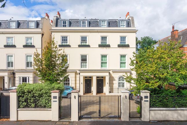 6 bedroom semi-detached house for sale