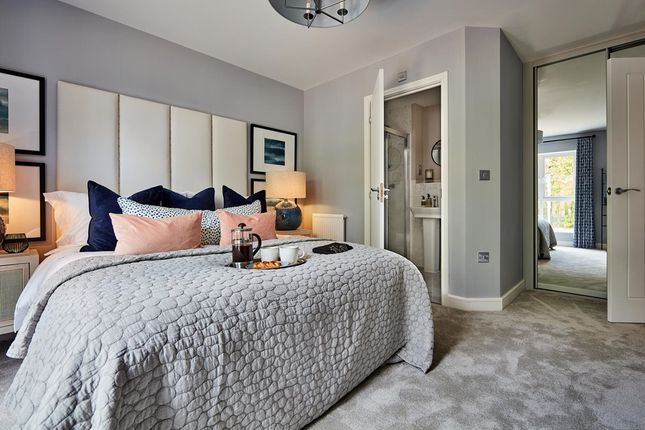 4 bed detached house