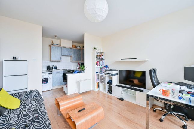 Newington Causeway, Southwark... 2 bed flat for sale