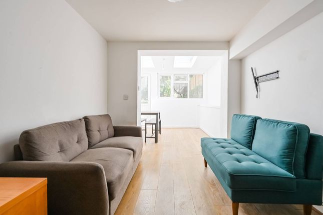 Blackstock Road, Finsbury Park... 3 bed flat for sale