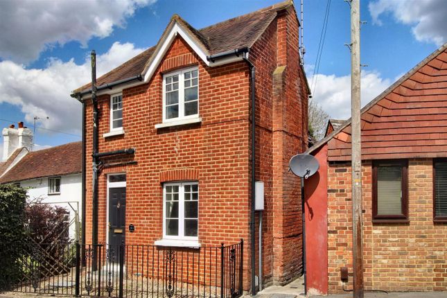 Westfield Road, Woking, Surrey, GU22 3 bed detached house for sale