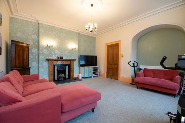 3 bedroom link detached house for sale