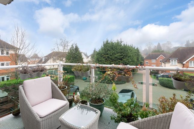 Hill View, Dorking 2 bed apartment for sale