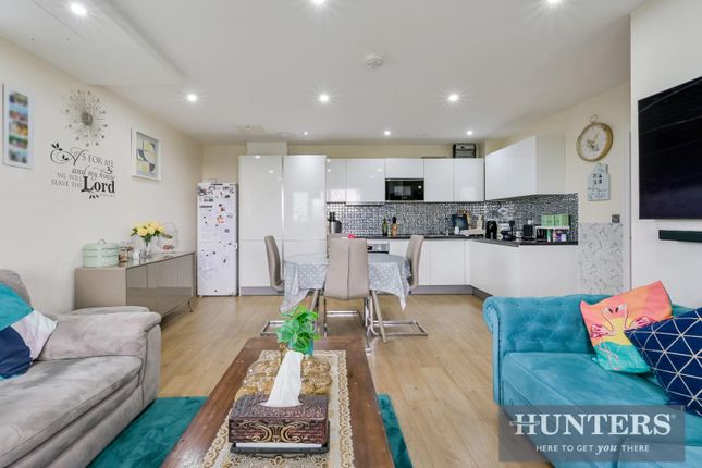 Staines Road, Hounslow 2 bed flat for sale