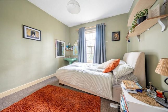 5 bed detached house