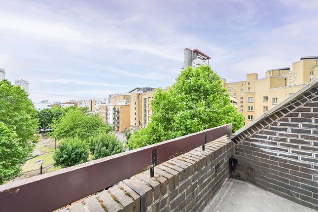 Byng Street, E14, Canary Wharf... 3 bed flat for sale