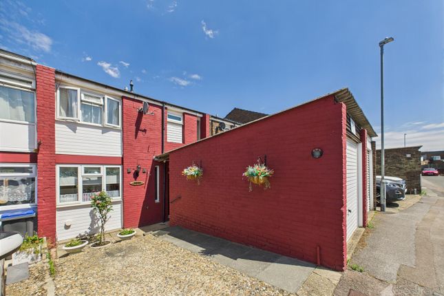 Peterswood, Harlow CM18 3 bed terraced house for sale