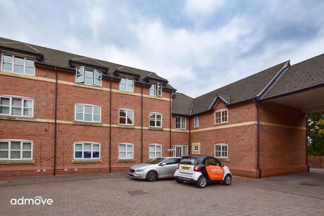 Springbank Gardens, Lymm, WA13 9GR 2 bed apartment for sale