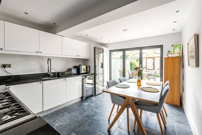 Junction Road, Dorking, Surrey, RH4 2 bed semi
