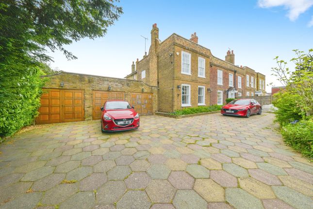 6 bed semi-detached house