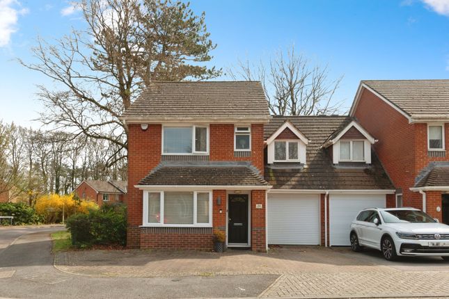 3 bedroom link detached house for sale