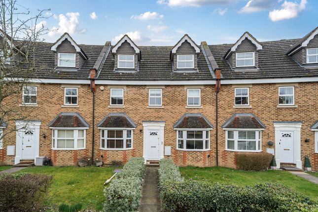 Pembroke Avenue, Pinner, Middlesex 5 bed terraced house for sale