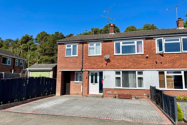 Henley Close, FARNBOROUGH GU14 5 bed semi