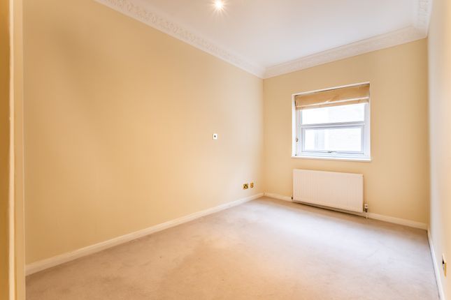 3 bedroom flat for sale