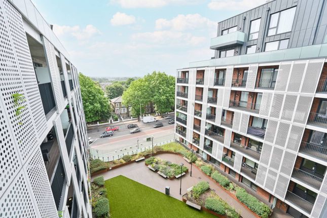 Chiswick High Road, Gunnersbury... 2 bed flat for sale