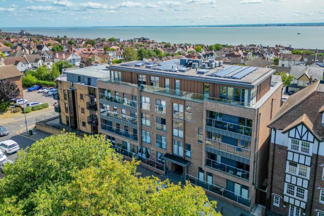 3 bedroom flat for sale
