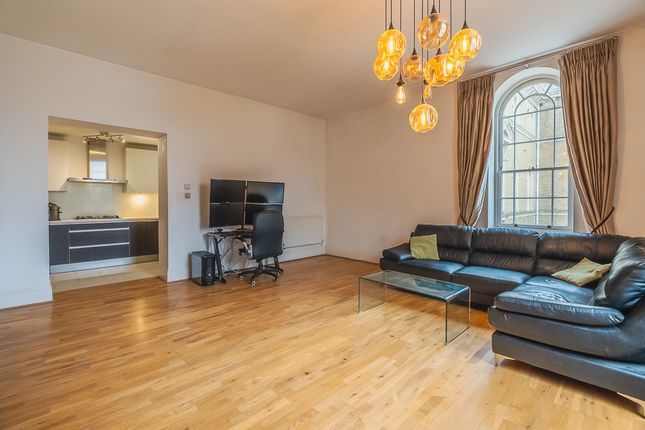 Royal Drive, London N11 3 bed apartment for sale