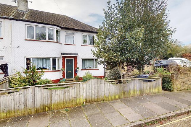 3 bedroom maisonette for sale