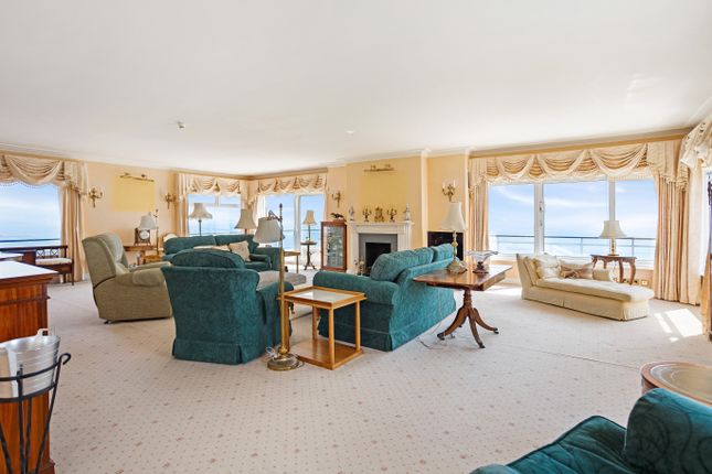 4 bedroom flat for sale