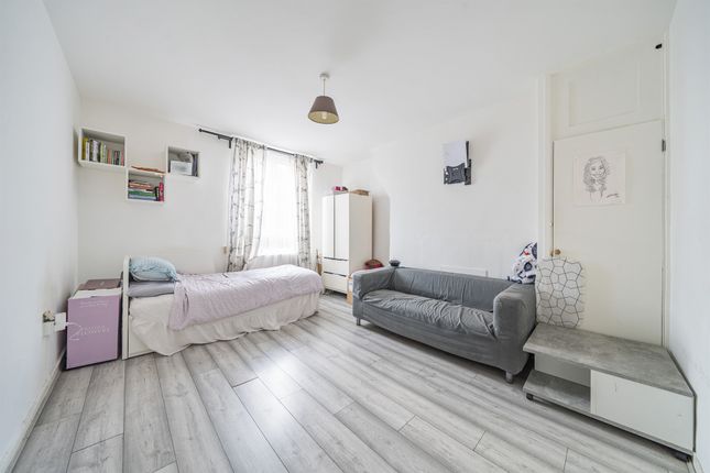 Studio flat for sale