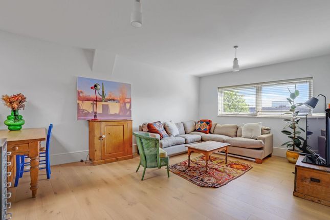 Trewsbury Road, Sydenham, London 2 bed flat for sale