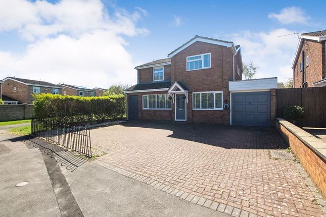 4 bed detached house