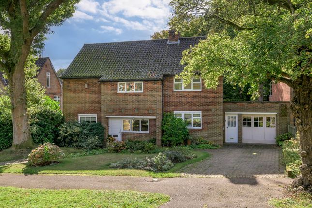 Woodland Rise, Welwyn Garden City AL8 4 bed link detached house for sale