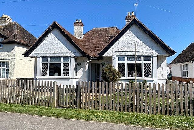 Grafton Road, Selsey, Chichester, PO20 2 bed bungalow for sale