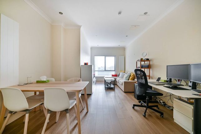 High Street, Teddington, TW11 1 bed flat for sale