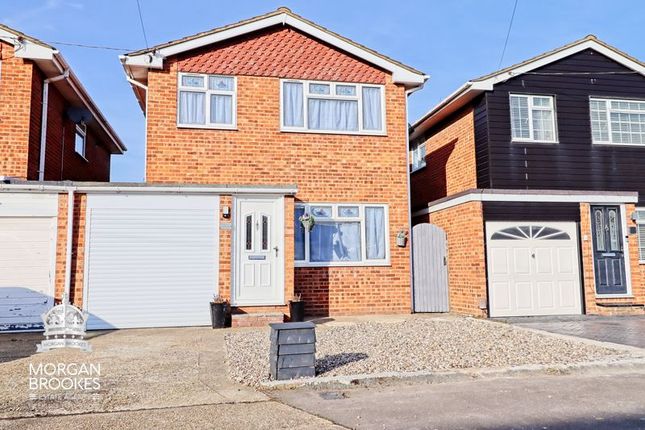 Waarem Avenue, Canvey Island 3 bed detached house for sale