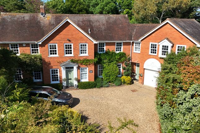 4 Heathlands Drive Maidenhead... 6 bed detached house for sale