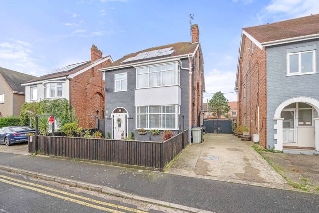 Glentworth Crescent, Skegness PE25 6 bed detached house for sale
