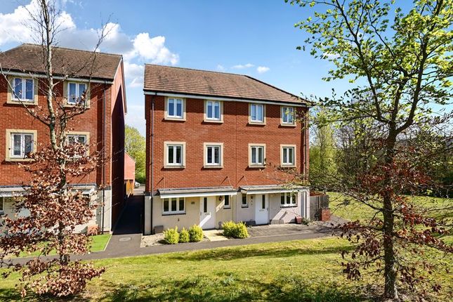 5 bedroom semi-detached house for sale