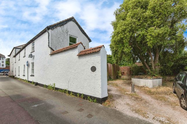 1 bedroom ground floor flat for sale