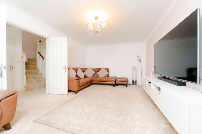 4 bed detached house