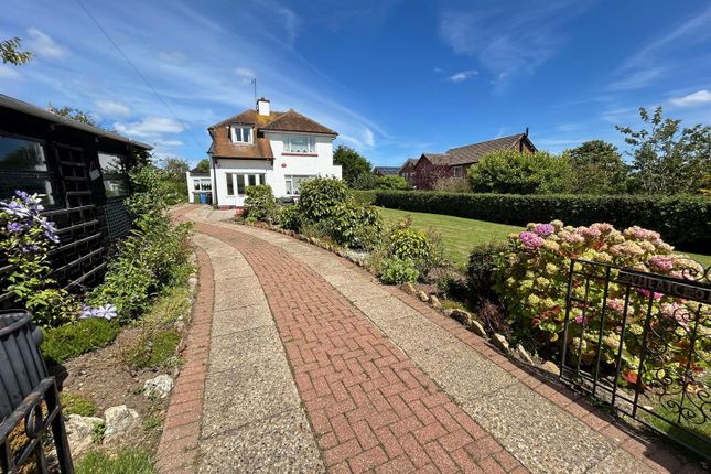 Filey Road, Scarborough 3 bed detached house for sale