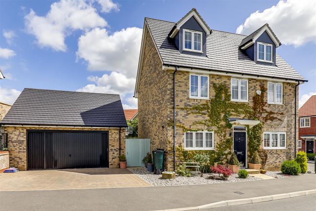 5 bed detached house