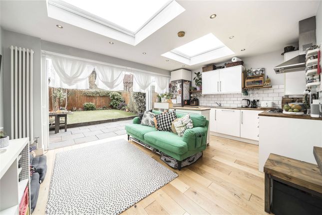 Shardeloes Road, New Cross, SE14 2 bed apartment for sale