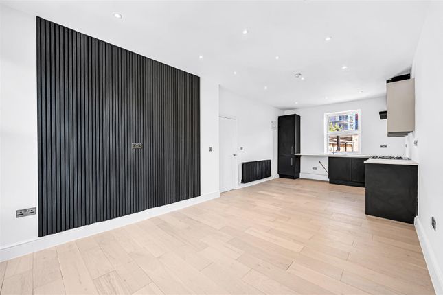 3 bedroom flat for sale