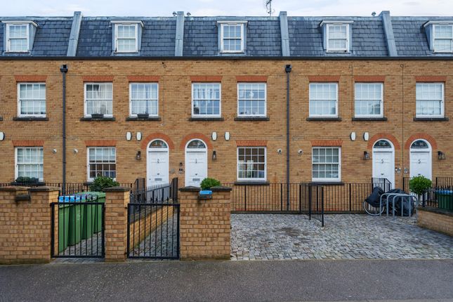 Trafalgar Grove, London 2 bed terraced house for sale